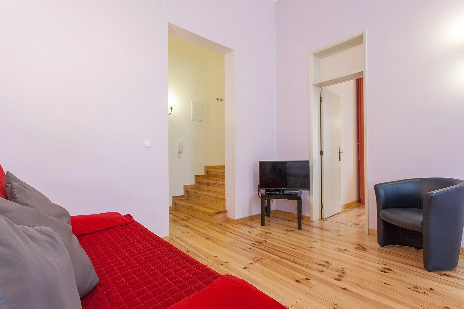 Centerl 3 Bedroom Comfort Apartment *